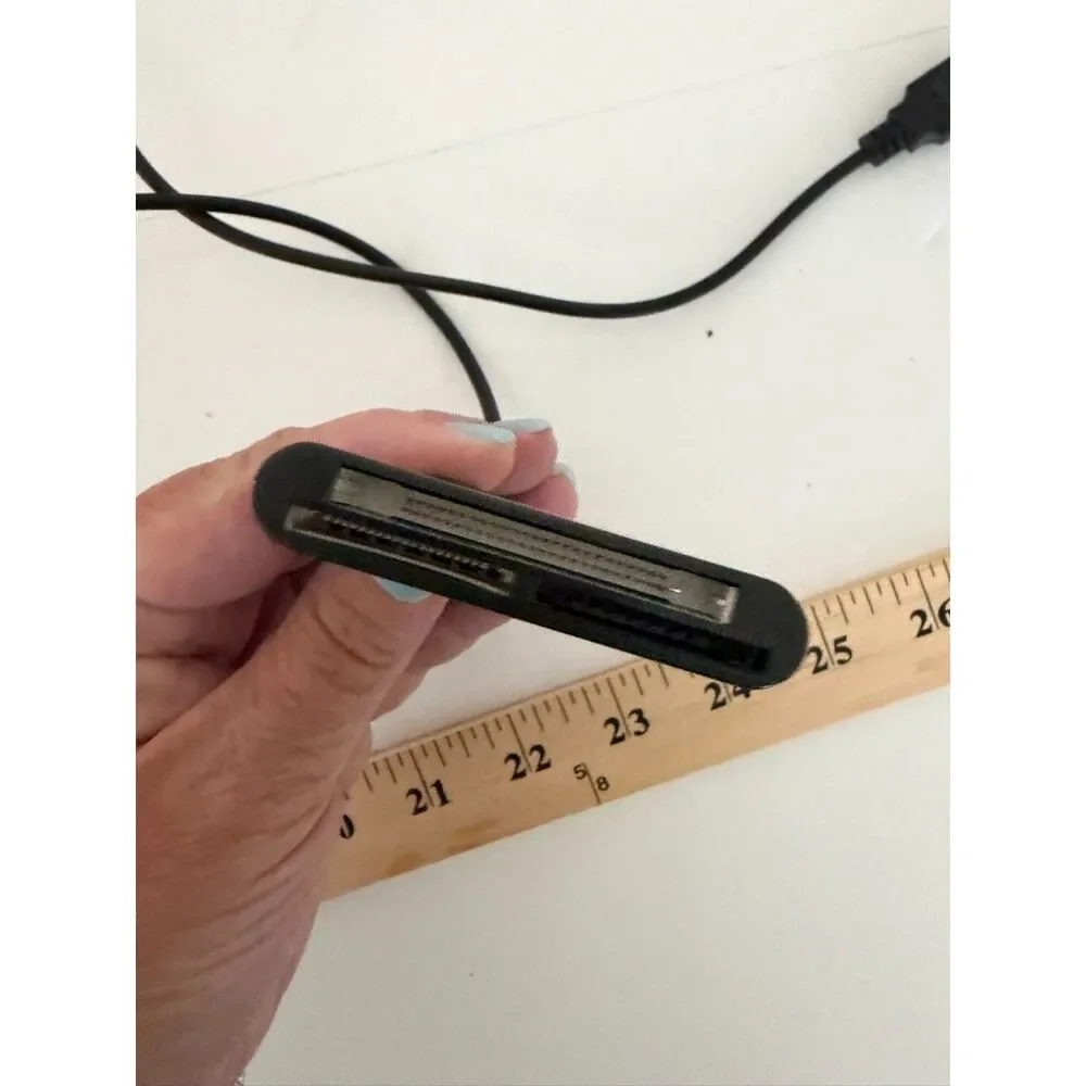 Targus USB 2.0 Universal high speed 33 in 1 memory card reader